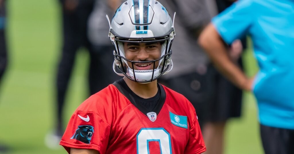 Bryce Young entrenando Panthers